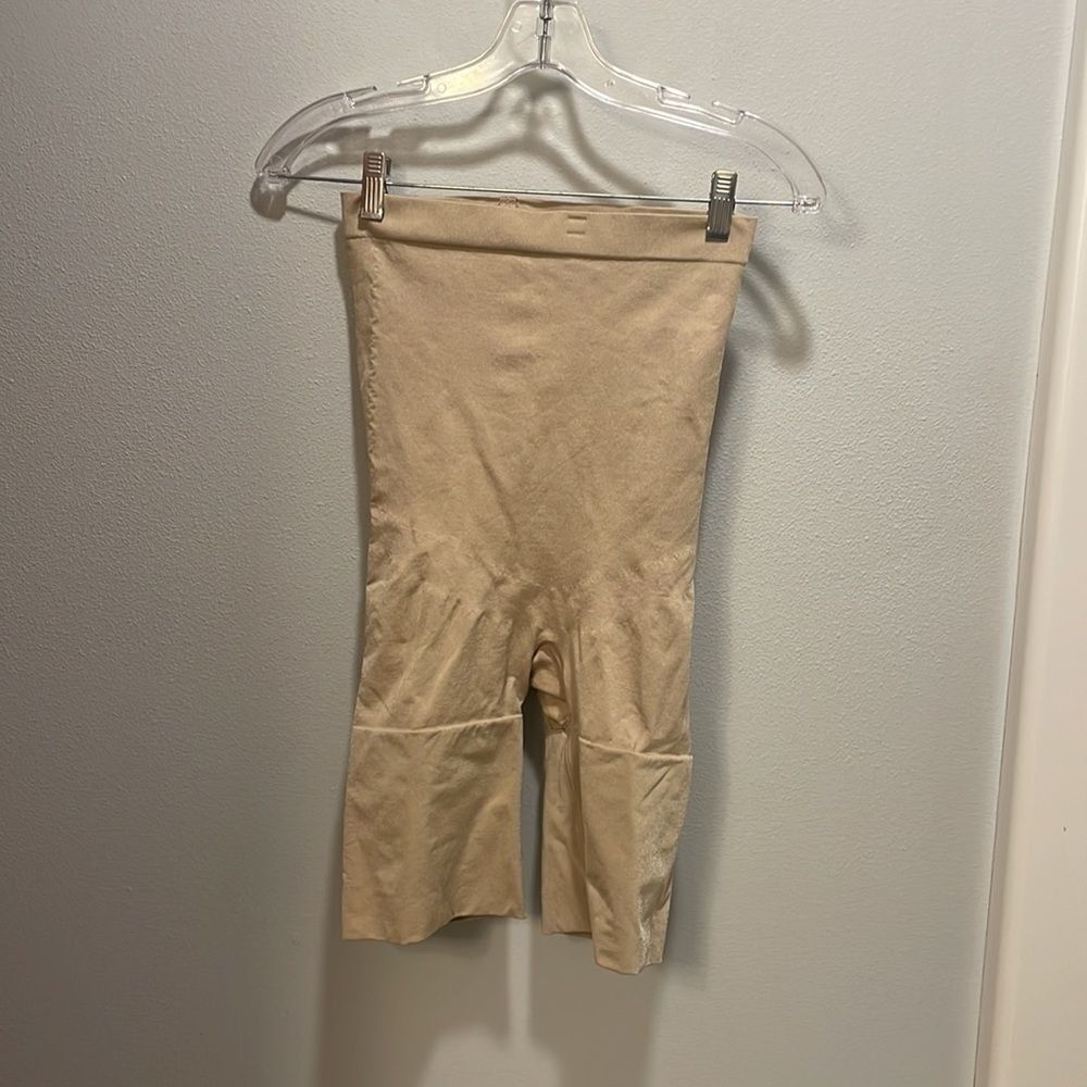 𝅺Spanx for woman - Picture 2 of 7